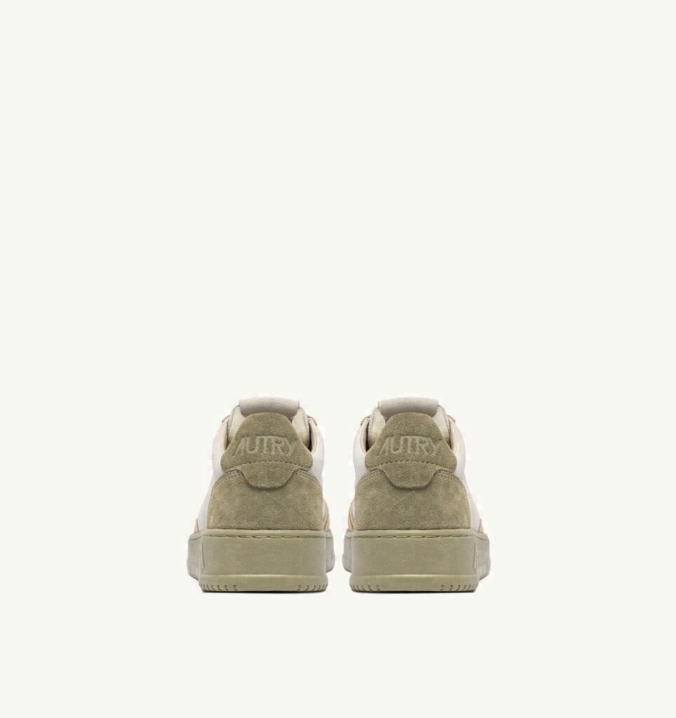 MEDALIST LOW TRICOLOR EN DAIM BLANC SAND ET GREY GREEN