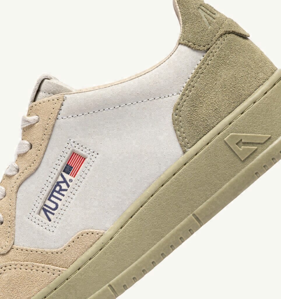 MEDALIST LOW TRICOLOR EN DAIM BLANC SAND ET GREY GREEN