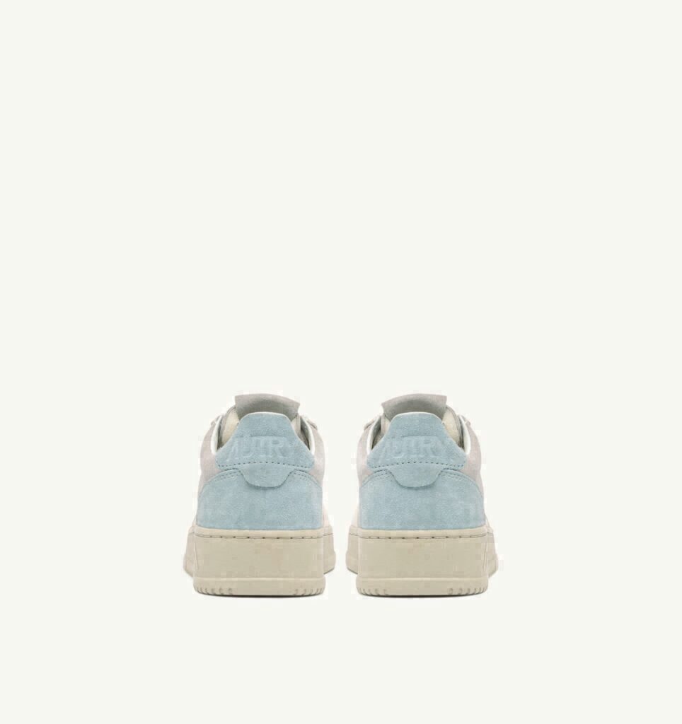 MEDALIST LOW TRICOLOR EN DAIM BLANC SKY ET LOFT
