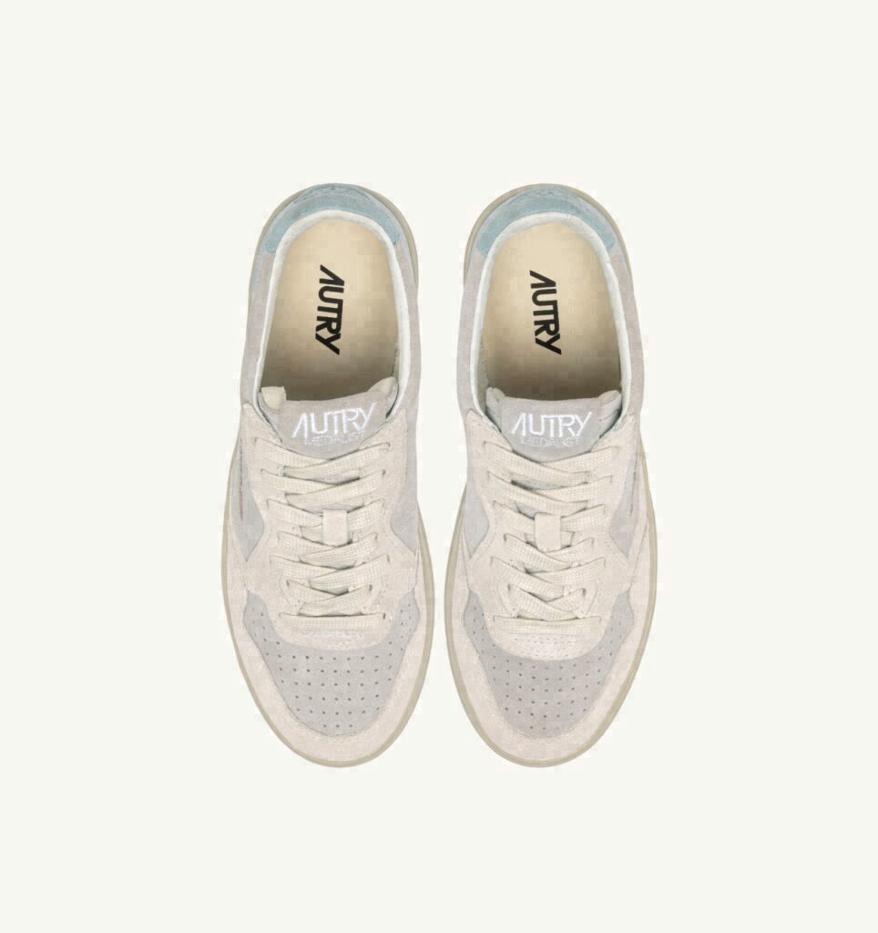 MEDALIST LOW TRICOLOR EN DAIM BLANC SKY ET LOFT