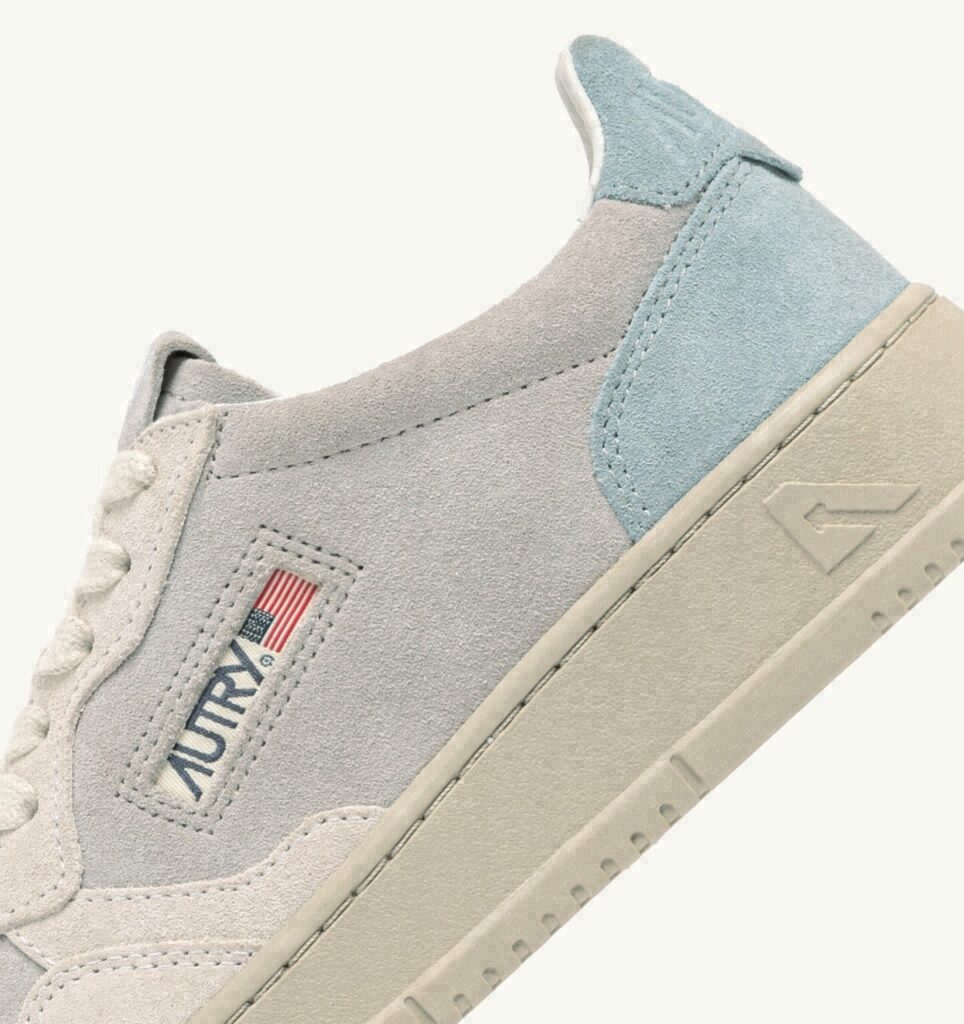 MEDALIST LOW TRICOLOR EN DAIM BLANC SKY ET LOFT