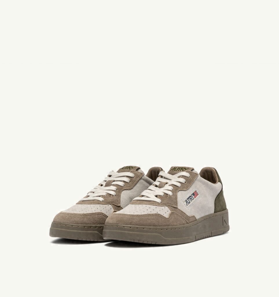 MEDALIST LOW TRICOLOR EN DAIM JUNGLE BLANC ET ANTILOP