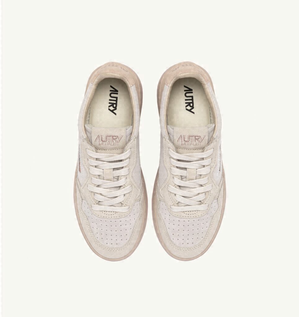 MEDALIST LOW TRICOLOR EN DAIM PHARD BLANC ET SAND