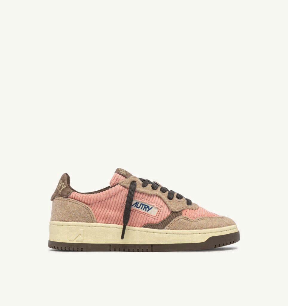 MEDALIST LOW 'VELVET' PINK DOLPHIN CHOCOLATE CHIP ET FEATHER GRAY