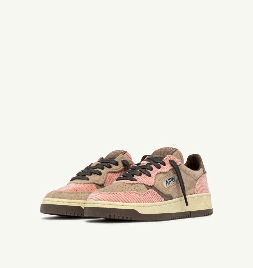 MEDALIST LOW 'VELVET' PINK DOLPHIN CHOCOLATE CHIP ET FEATHER GRAY