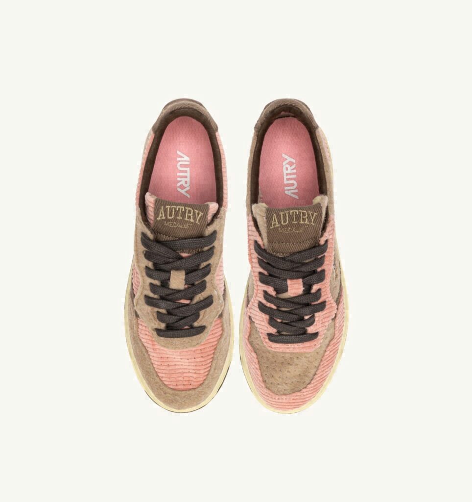 MEDALIST LOW 'VELVET' PINK DOLPHIN CHOCOLATE CHIP ET FEATHER GRAY