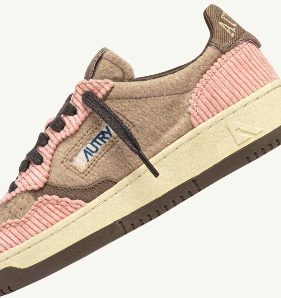 MEDALIST LOW 'VELVET' PINK DOLPHIN CHOCOLATE CHIP ET FEATHER GRAY